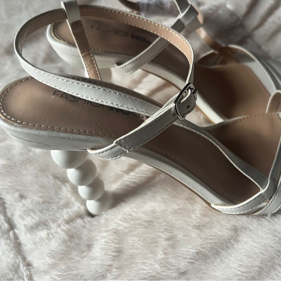 Stylish - Picture 2 of 4